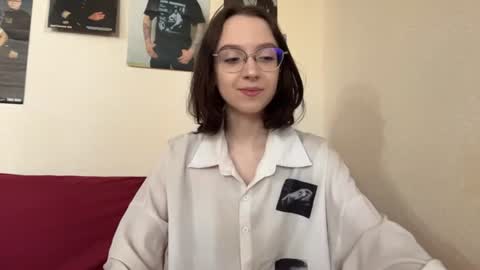 Snapshot of estellezdebski chatting on June 10, 4:17 pm estellezdebski online show from June 10, 4:17 pm