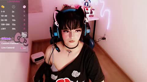 Moon online show from February 5, 10:03 pm