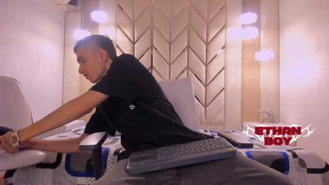 Ethan online show from February 4, 8:14 pm