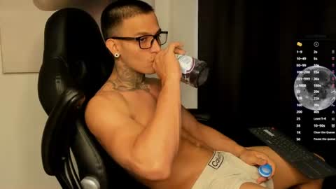 Snapshot of ethan_devis7 chatting on June 15, 8:22 pm Ethan - Independent model online show from June 15, 8:22 pm