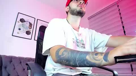 Snapshot of ethan_greacee chatting on February 14, 12:13 pm ethan_greacee online show from February 14, 12:13 pm