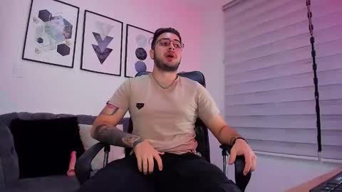 Snapshot of ethan_greacee chatting on March 4, 12:11 pm ethan_greacee online show from March 4, 12:11 pm