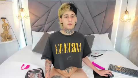 Snapshot of ethan_lennox_ chatting on July 22, 5:32 am Ethan online show from July 22, 5:32 am