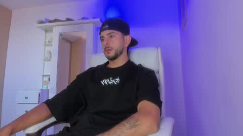 Ethan Muller online show from January 23, 8:35 pm