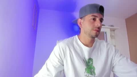 Ethan Muller online show from January 24, 9:15 pm