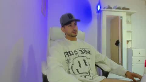 Ethan Muller online show from January 25, 8:21 pm