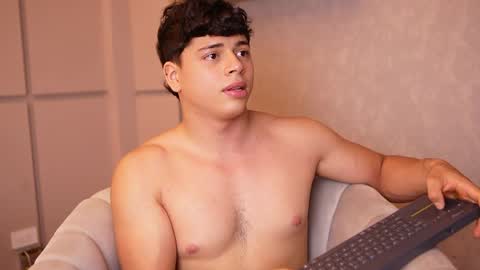 Snapshot of ethan_occonor chatting on May 13, 8:38 pm ethan_occonor online show from May 13, 8:38 pm