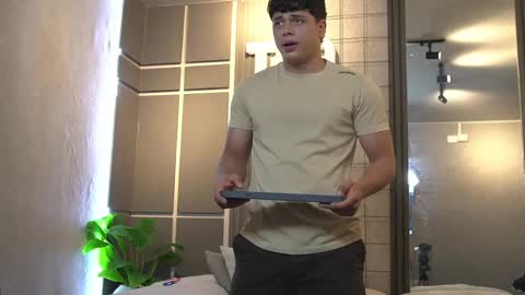 Snapshot of ethan_occonor chatting on May 17, 9:55 pm ethan_occonor online show from May 17, 9:55 pm
