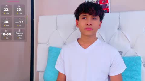 Snapshot of ethan_westt chatting on May 25, 8:37 pm Ethan online show from May 25, 8:37 pm