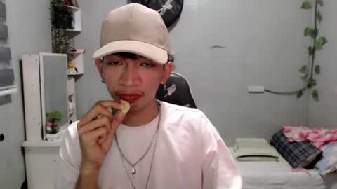 Snapshot of ethereal_ethan chatting on June 25, 9:36 am Ethan online show from June 25, 9:36 am