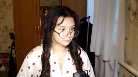 Lily 1st day online show from May 22, 3:28 pm