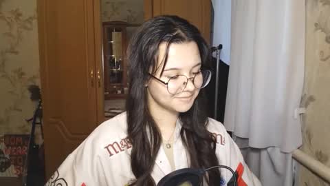 Lily 1st day online show from May 23, 1:37 pm