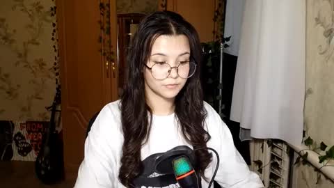 Lily 1st day online show from May 25, 3:18 pm