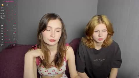 Veronica Tiia Lilith left to right online show from December 21, 9:55 pm