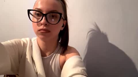 lIlianna online show from February 20, 4:18 pm