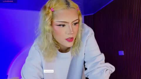 Eva  online show from June 20, 1:36 pm