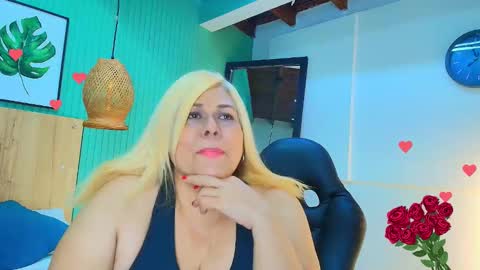 Snapshot of eva_love49 chatting on February 23, 6:49 pm eva_love49 online show from February 23, 6:49 pm