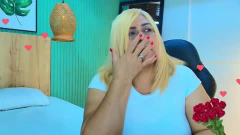 Snapshot of eva_love49 chatting on February 24, 7:45 pm eva_love49 online show from February 24, 7:45 pm
