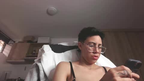 Snapshot of eva_monwalker chatting on April 28, 12:54 pm Eva cute online show from April 28, 12:54 pm