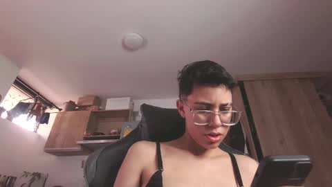 Snapshot of eva_monwalker chatting on May 5, 12:46 pm Eva cute online show from May 5, 12:46 pm