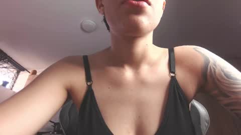 Snapshot of eva_monwalker chatting on June 1, 12:51 pm Eva cute online show from June 1, 12:51 pm