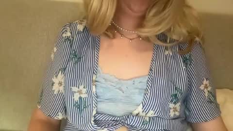 Snapshot of eva_s_424 chatting on July 16, 1:39 pm eva_s_424 online show from July 16, 1:39 pm