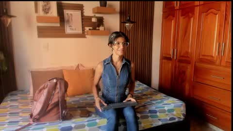 Snapshot of evaa_campbell chatting on June 1, 1:02 pm Eva online show from June 1, 1:02 pm