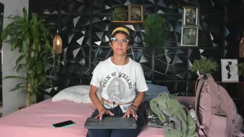 Snapshot of evaa_campbell chatting on June 28, 12:22 pm Eva online show from June 28, 12:22 pm