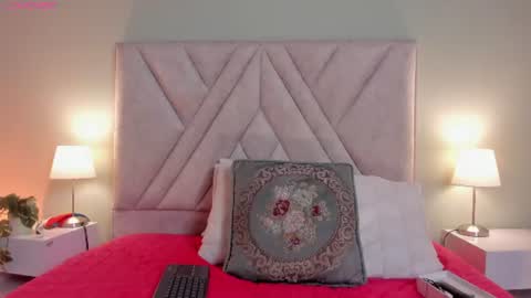 Snapshot of evaa_mills chatting on June 29, 1:55 pm Eva online show from June 29, 1:55 pm
