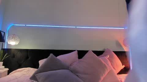 julieth online show from February 8, 5:18 pm