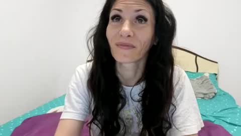 Snapshot of evacrisxxx chatting on July 1, 2:35 am hornycrissyyourlove online show from July 1, 2:35 am