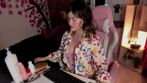 evalouisex_ online show from May 21, 9:11 pm