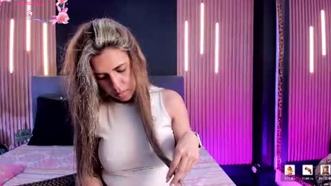 Snapshot of evaloviaa_ chatting on July 21, 1:13 pm Eva online show from July 21, 1:13 pm