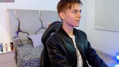 evan_tay online show from March 13, 3:35 am