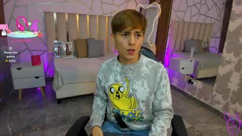 evan_tay online show from April 19, 3:17 am