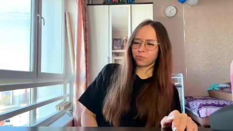 Mia online show from March 22, 2:09 pm