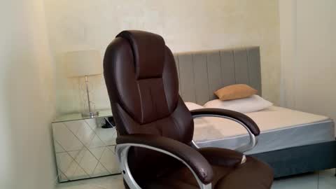 E V A N S online show from March 3, 11:54 pm