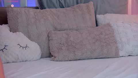 Snapshot of evareyss chatting on March 9, 2:32 pm evareyss online show from March 9, 2:32 pm