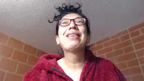 Snapshot of evatuya chatting on May 25, 10:38 pm eva55 online show from May 25, 10:38 pm