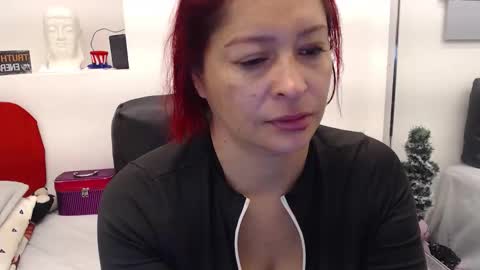 Snapshot of evatwiss chatting on February 18, 12:23 pm Eva Twiss online show from February 18, 12:23 pm