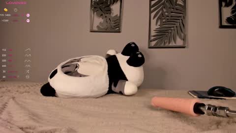 evaveenus online show from March 4, 9:00 pm