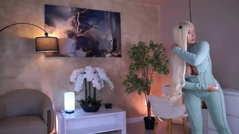 Eva online show from March 28, 9:03 pm