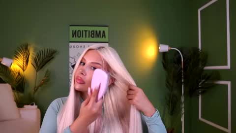 Eva online show from April 2, 8:39 pm