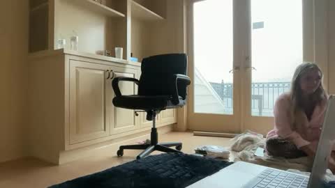 evebrooksss online show from December 15, 6:56 pm