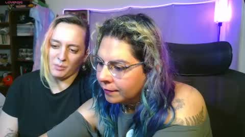 Snapshot of evelan123 chatting on May 4, 7:43 pm Chulal online show from May 4, 7:43 pm