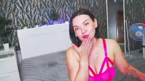 Snapshot of evelibston chatting on June 11, 3:04 am EveLibston online show from June 11, 3:04 am