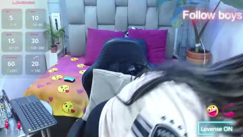 evelin zaens online show from April 17, 4:59 am