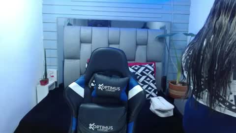 Snapshot of evelin_zaens chatting on June 18, 4:46 am evelin zaens online show from June 18, 4:46 am