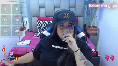 Snapshot of evelin_zaens chatting on June 20, 5:54 am evelin zaens online show from June 20, 5:54 am