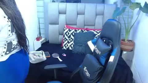 Snapshot of evelin_zaens chatting on June 30, 3:18 am evelin zaens online show from June 30, 3:18 am